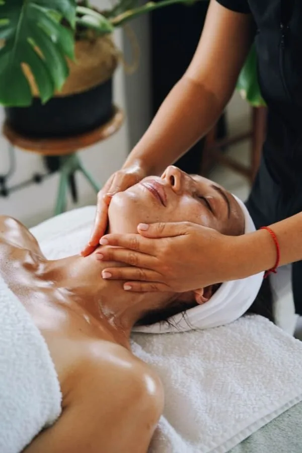 Facial lymphatic massage