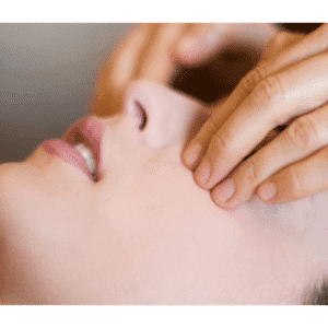 Réflexologie faciale pour les maux de tête et l'insomnie 