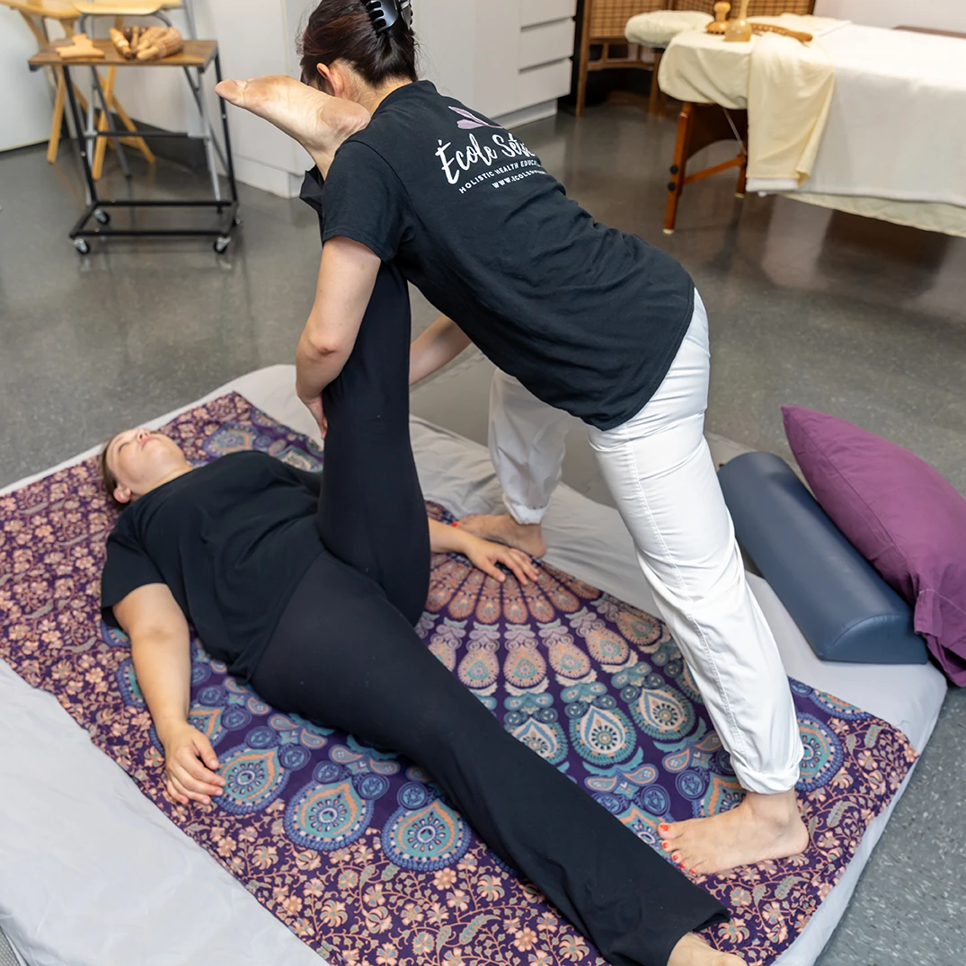 Qualified Massage Therapists in Montreal 11 Student massage clinic leg stretch